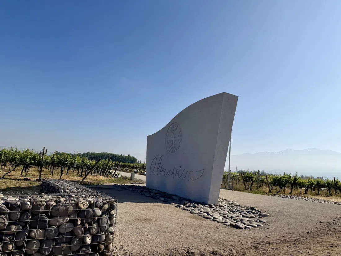 Almaviva, Santiago