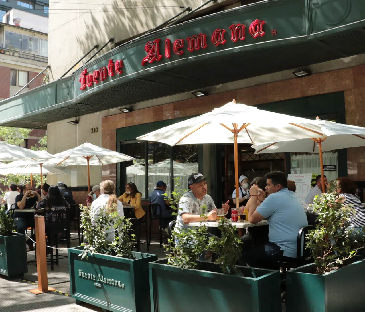 The Completo and the City: Santiago's Street-Level Hot Dog Obsession